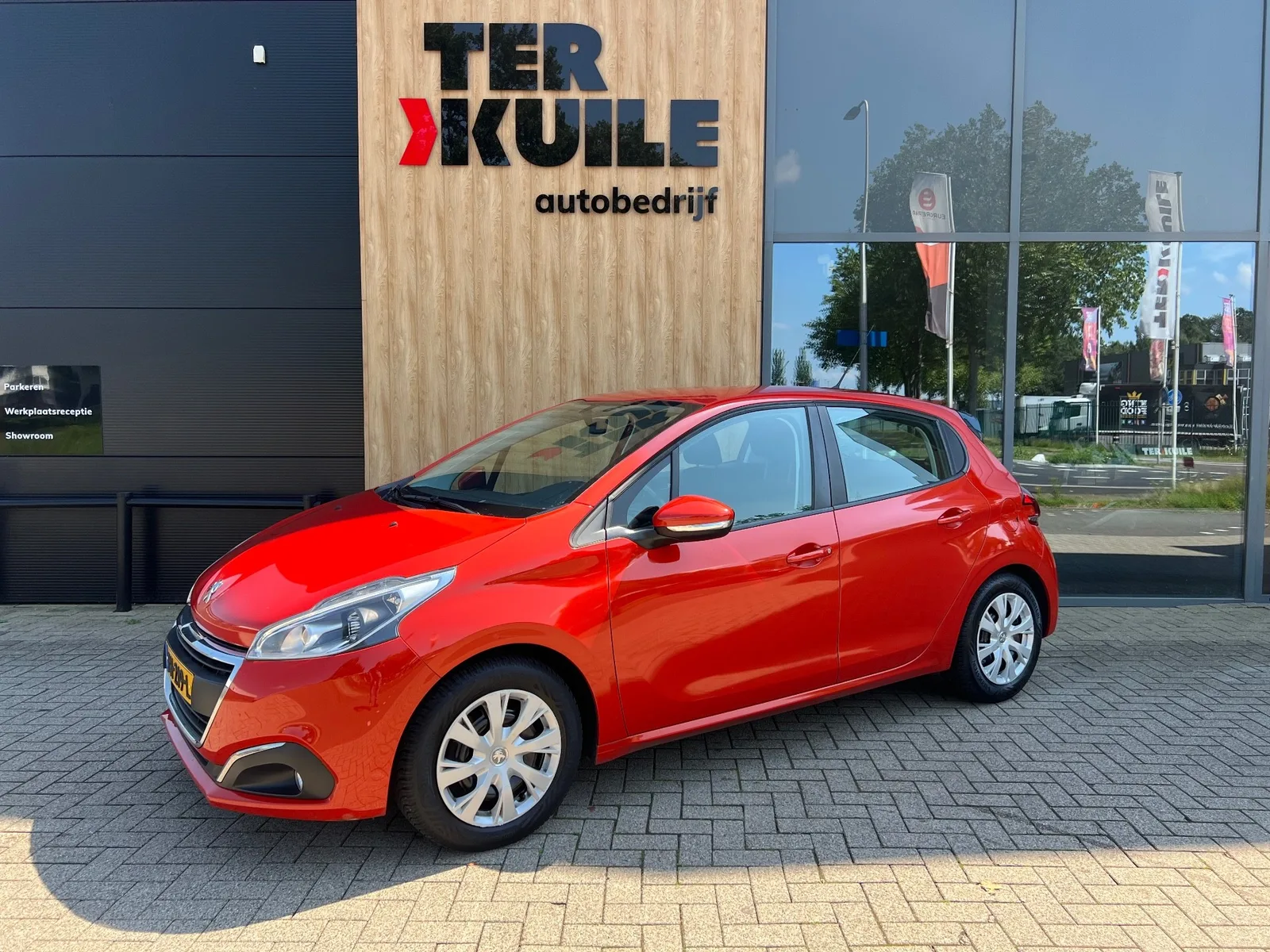 Peugeot 208 (2017) — foto 1