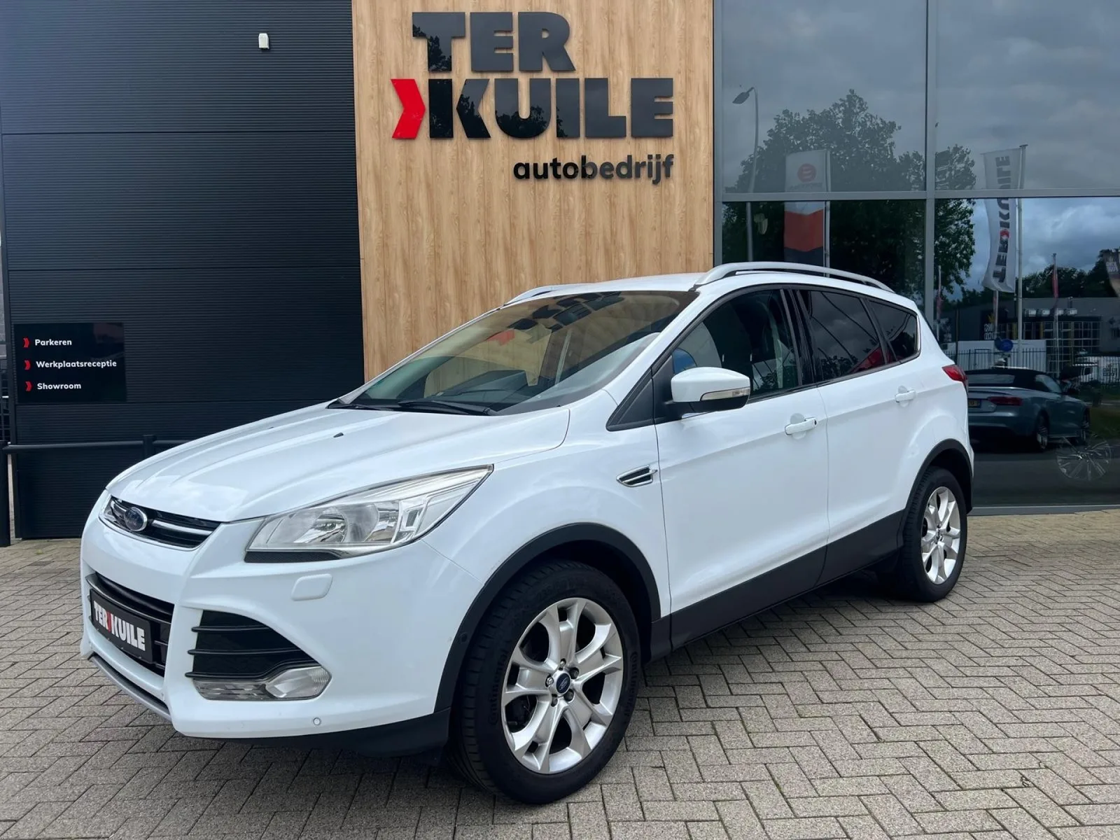 Ford Kuga (2015) — foto 1