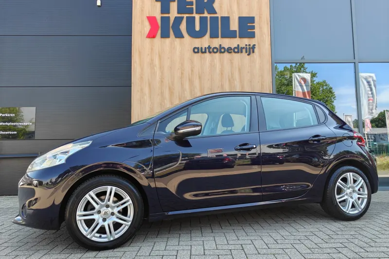 Peugeot 208 (2014)