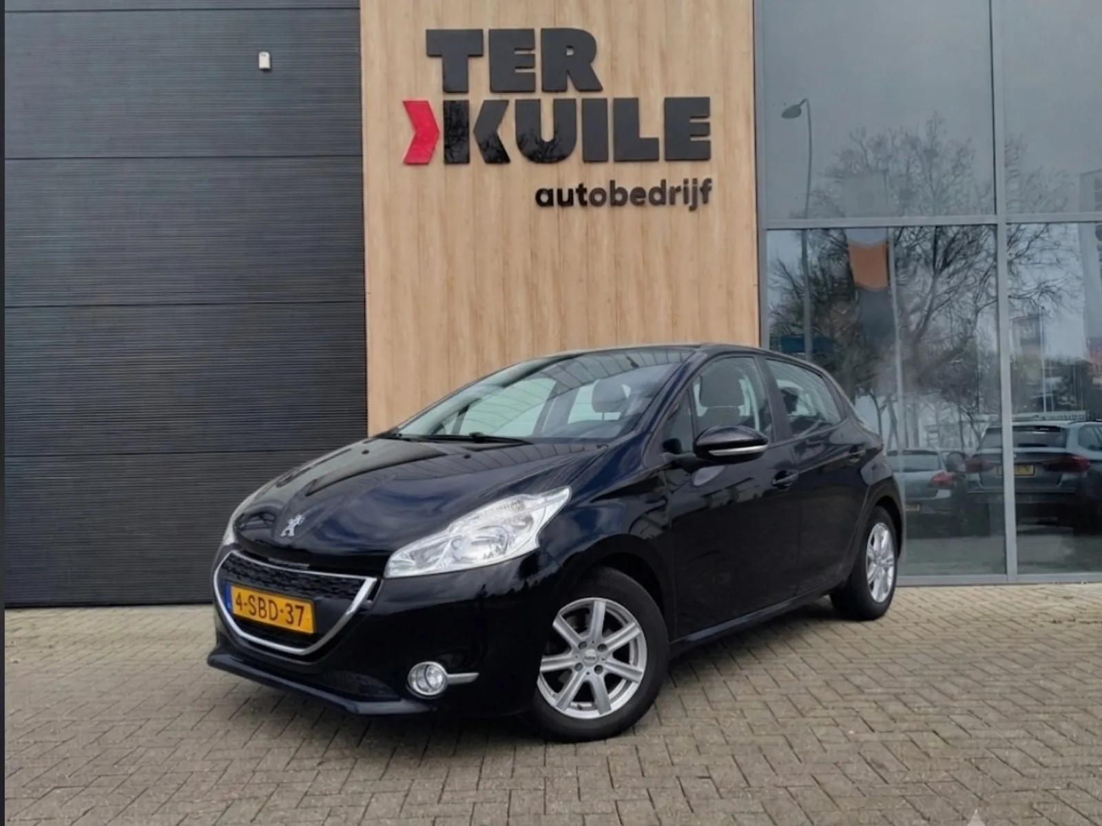 Peugeot 208 (2013) — foto 1