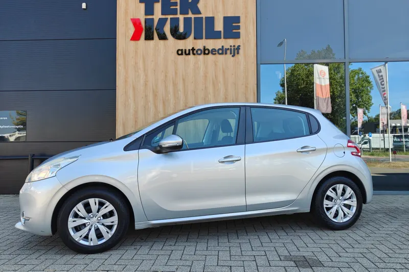 Peugeot 208 (2013)