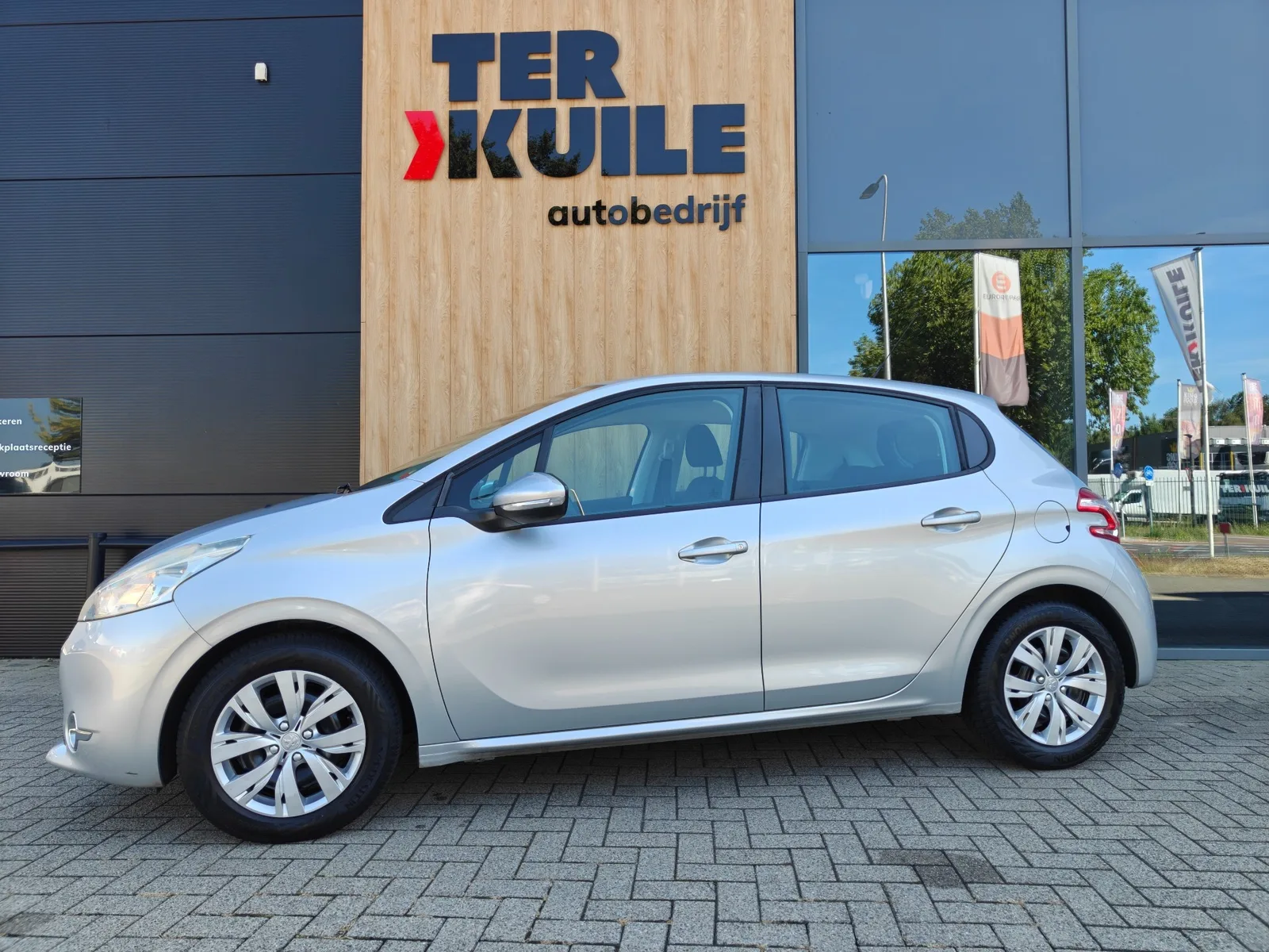 Peugeot 208 (2013) — foto 1