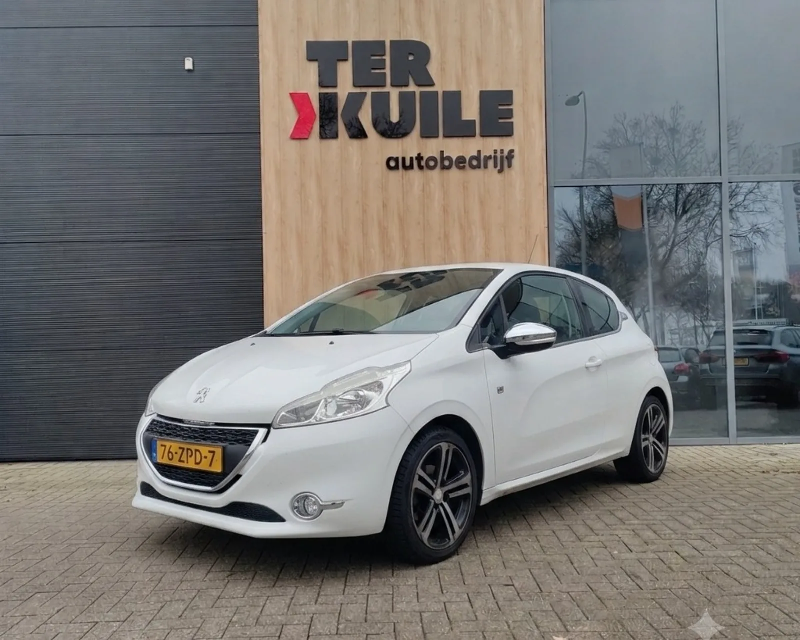 Peugeot 208 (2013) — foto 1
