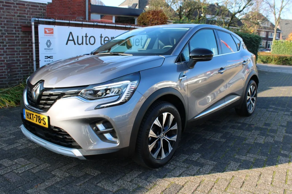 Renault Captur (2024) — foto 1