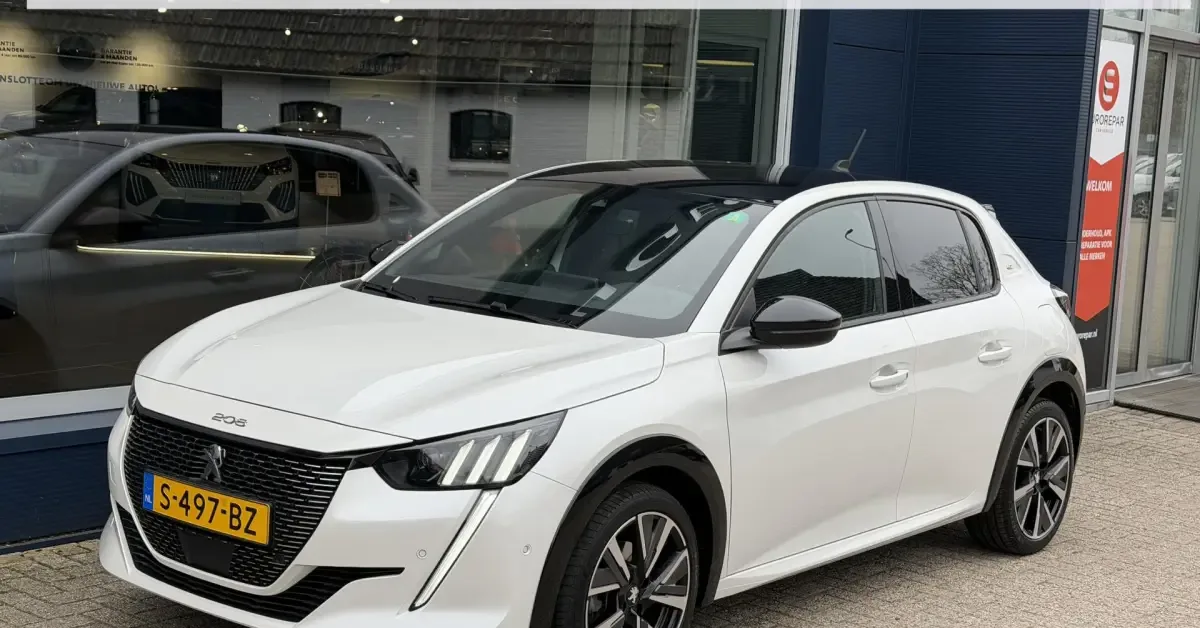 Peugeot 208 (2023) — foto 1