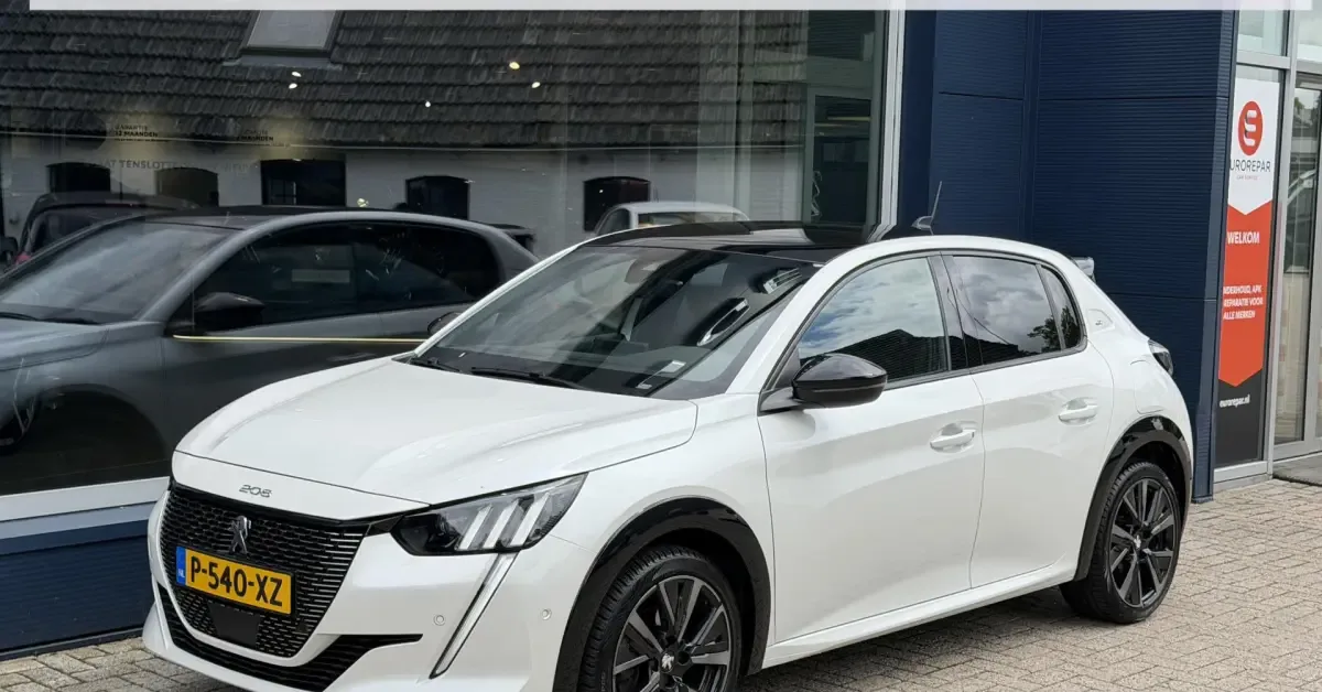 Peugeot 208 (2022) — foto 1
