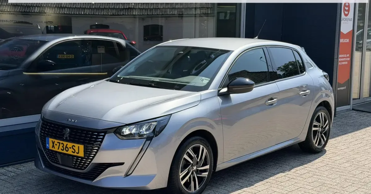 Peugeot 208 (2023) — foto 1