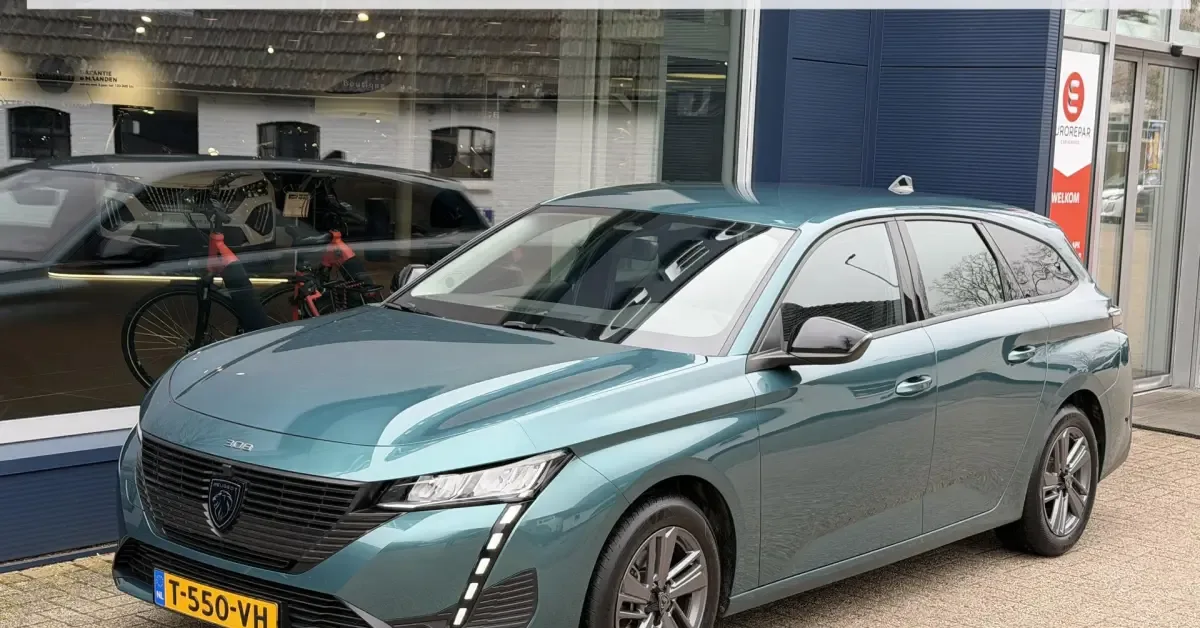Peugeot 308 (2023) — foto 1
