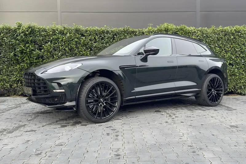 Aston Martin DBXSUV (2023)