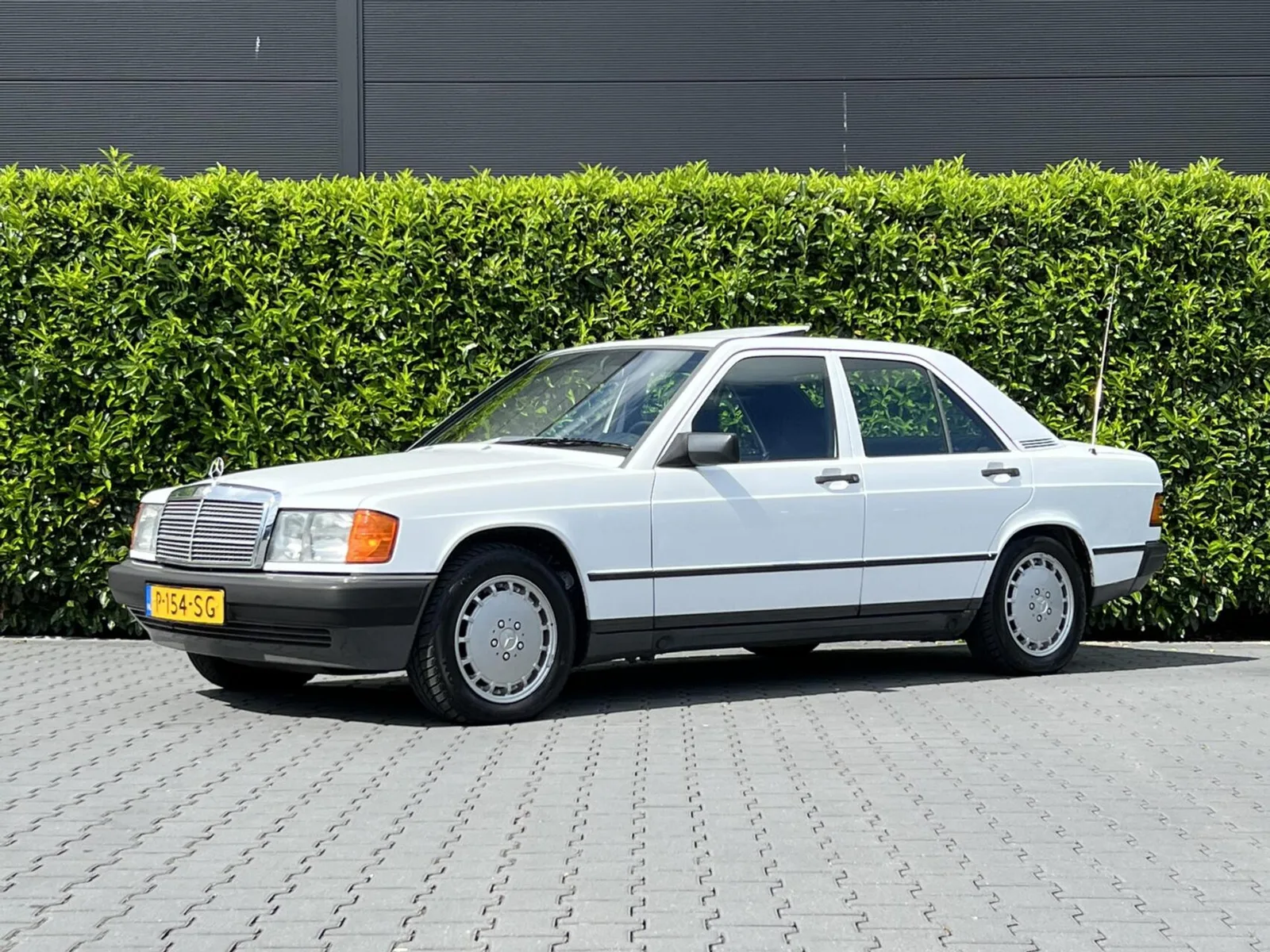 Mercedes-Benz 190-Serie (1990) — foto 1