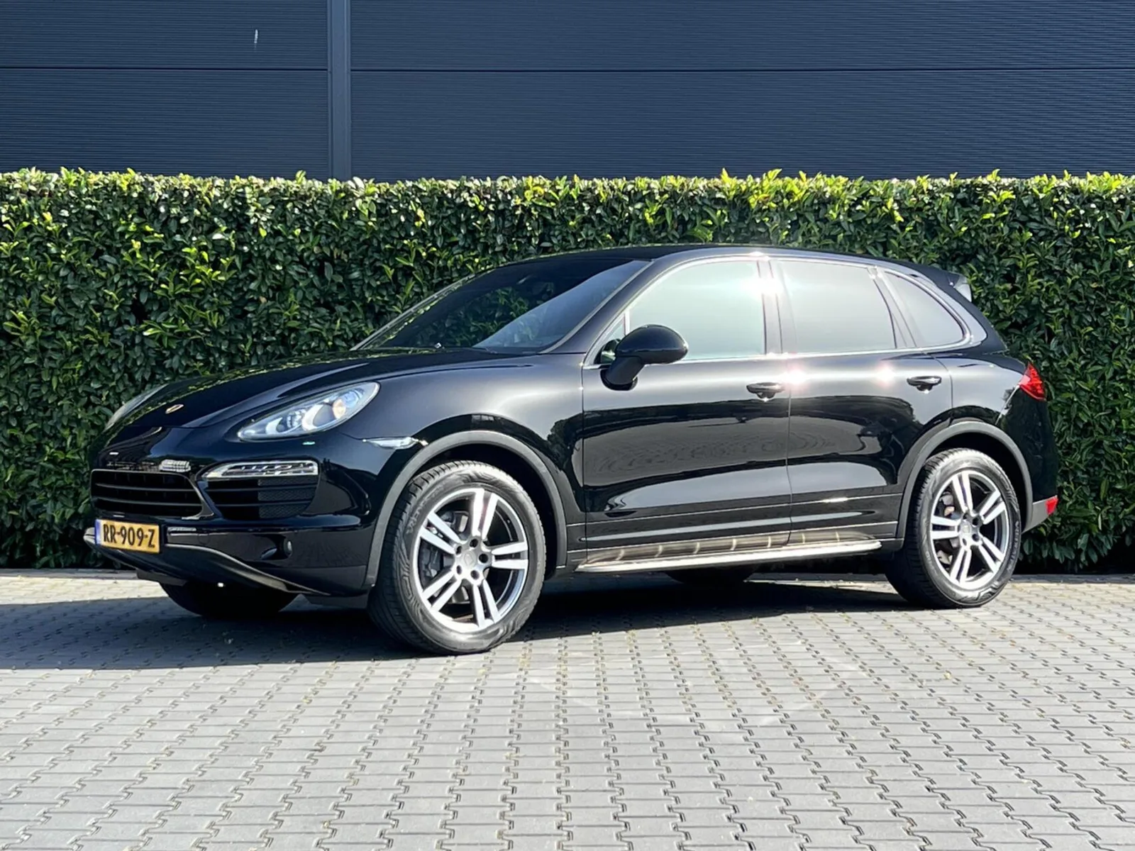 Porsche Cayenne (2010) — foto 1