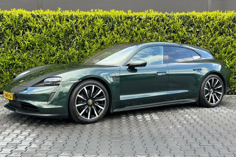 Porsche Taycan (2023)