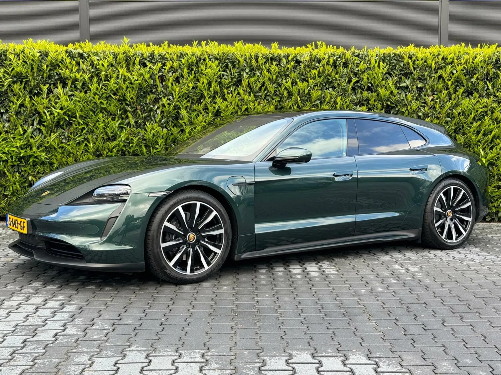 Porsche Taycan (2023) — foto 1