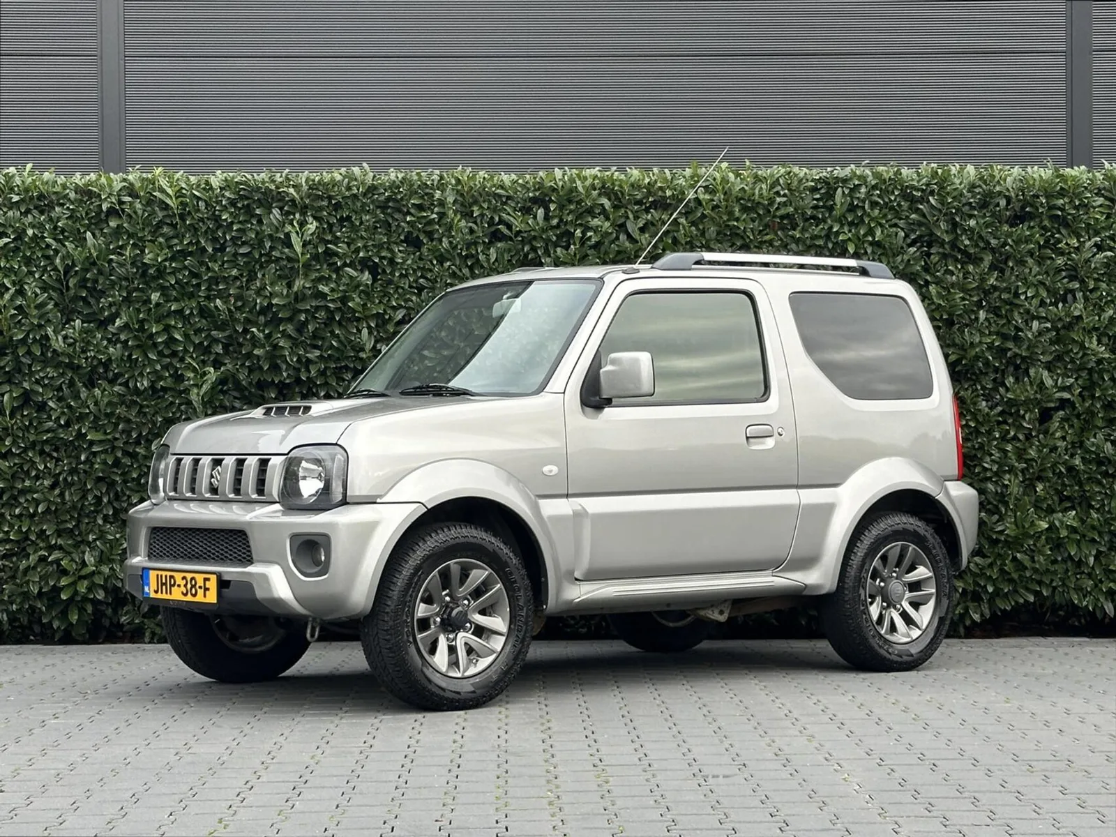 Suzuki Jimny (2015) — foto 1