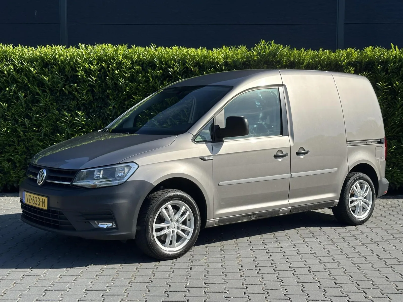 Volkswagen Caddy (2016) — foto 1