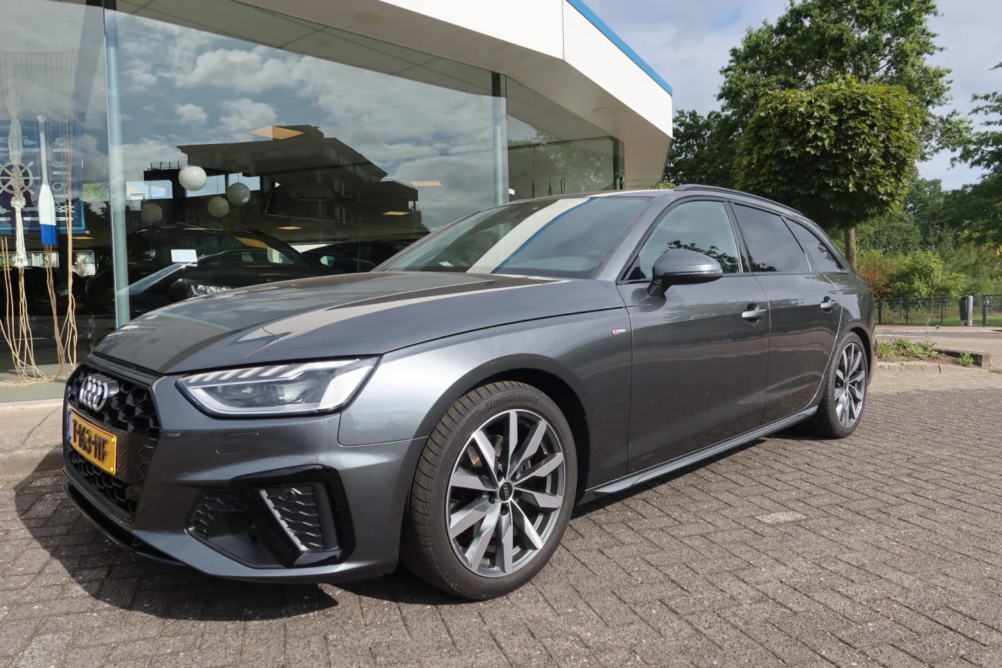 Audi A4 (2023) — foto 1