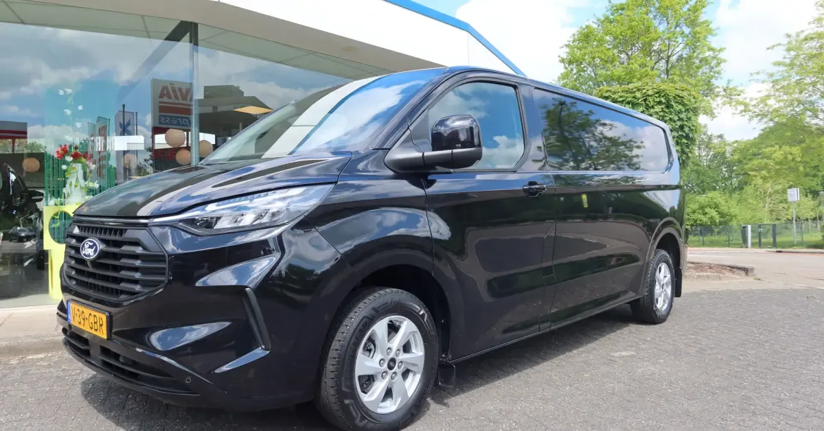 Ford Transit (2024) — foto 1