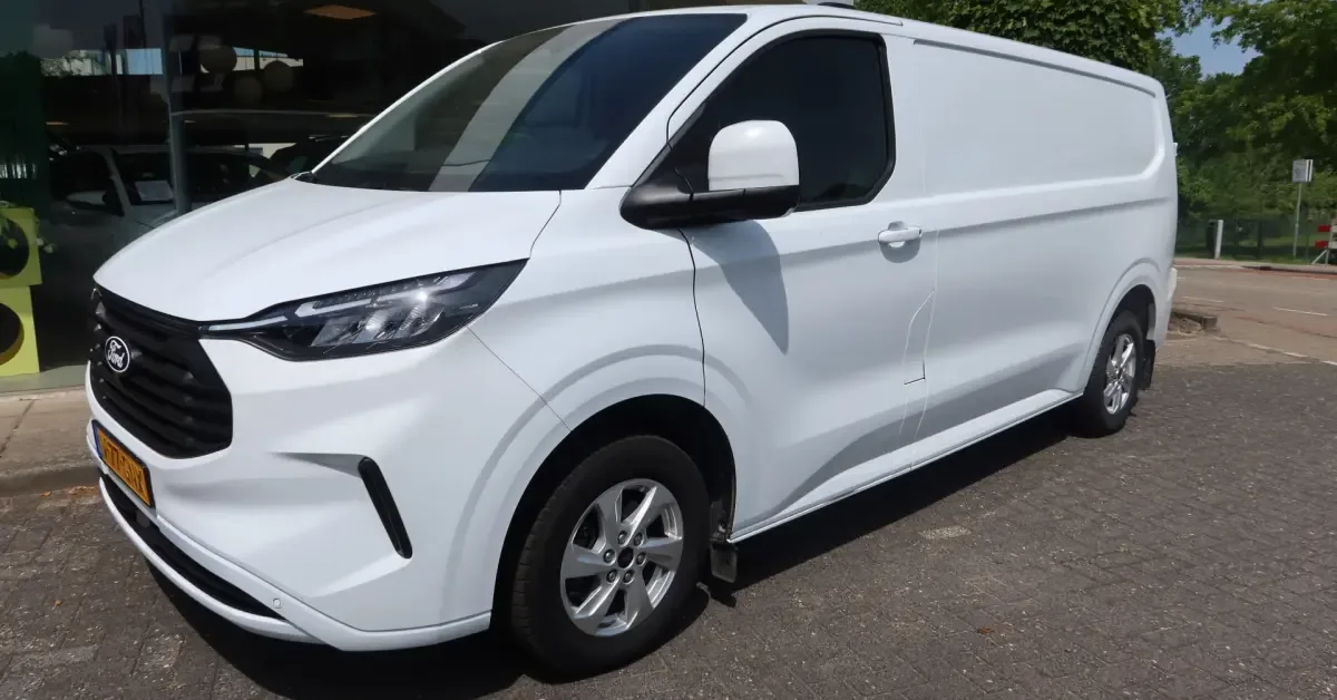 Ford Transit (2024) — foto 1