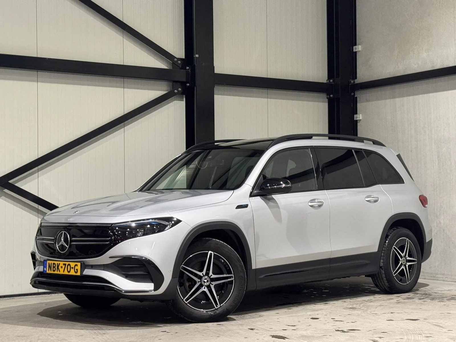 Mercedes-Benz EQB (2022) — foto 1