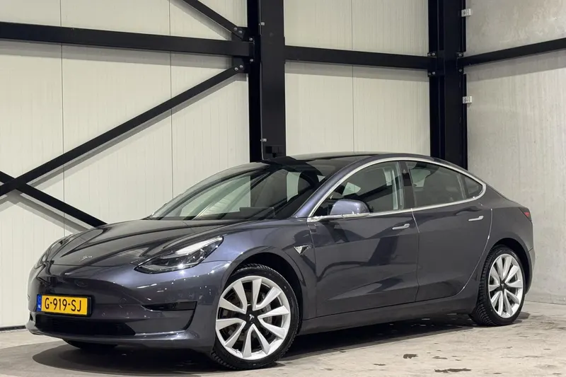 Tesla Model 3 (2019)