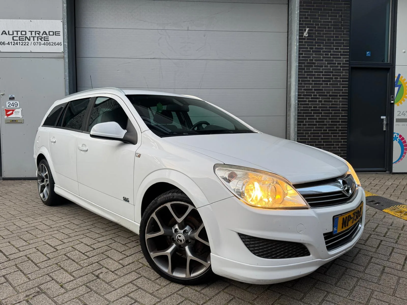 Opel Astra (2009) — foto 1
