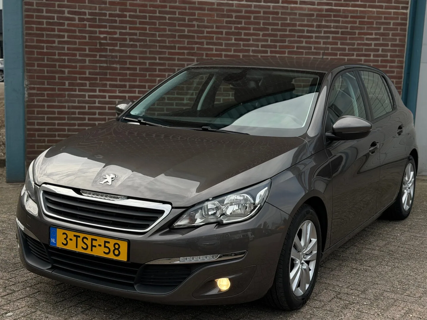 Peugeot 308 (2014) — foto 1