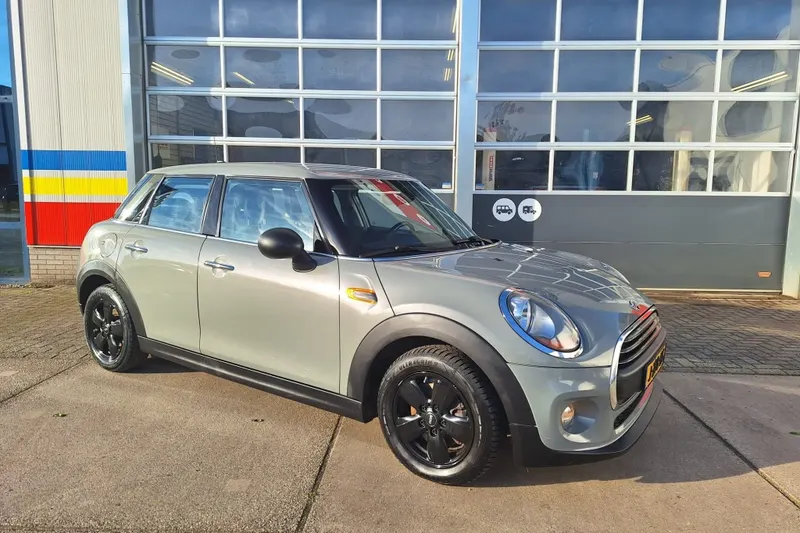 MINI One (2017)
