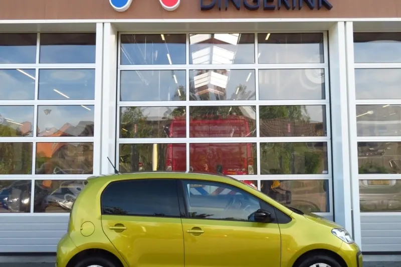 Volkswagen Up! (2017)