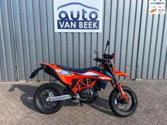 KTM 690 SMC (2023) — foto 1