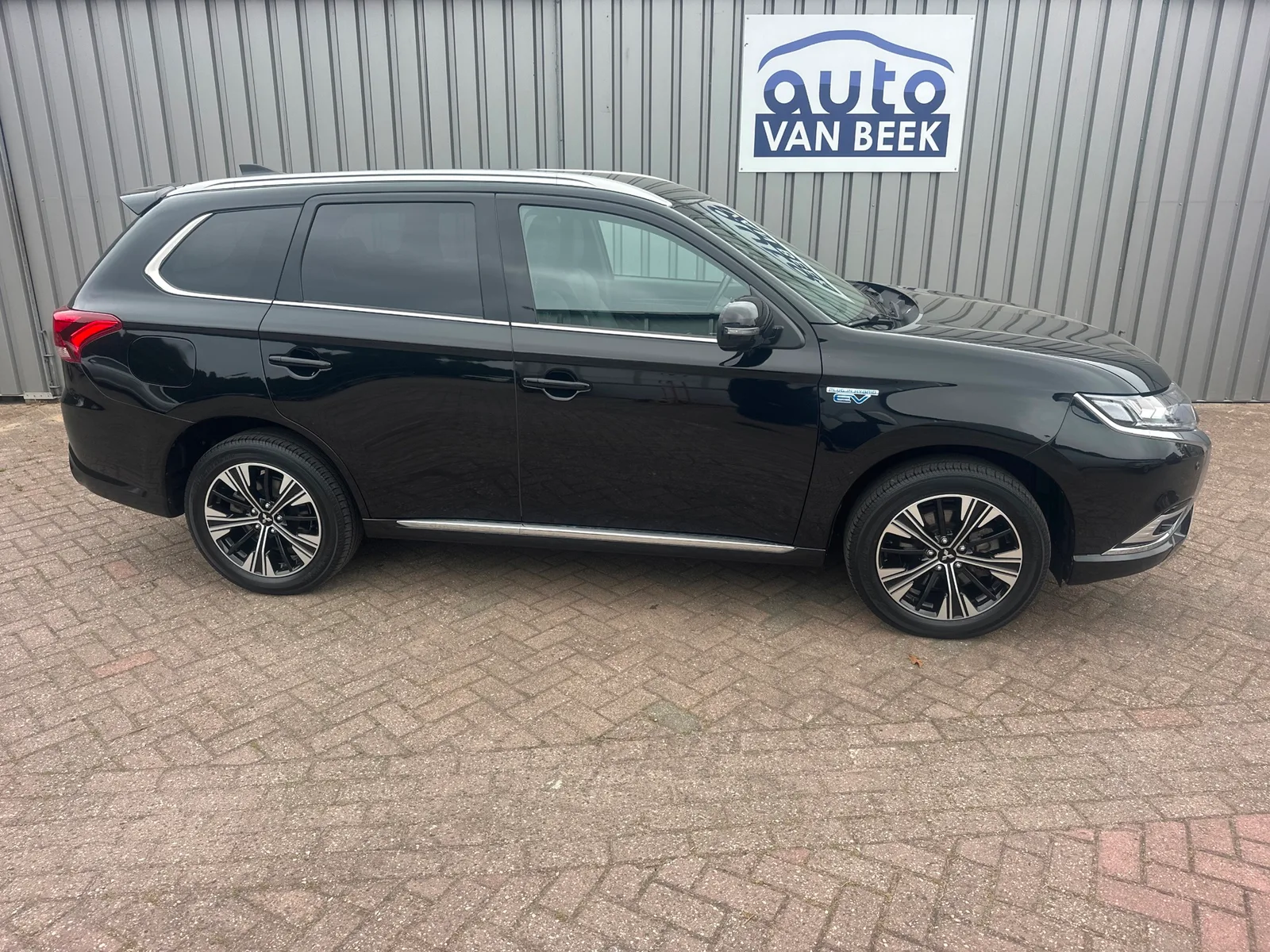Mitsubishi Outlander (2020) — foto 1