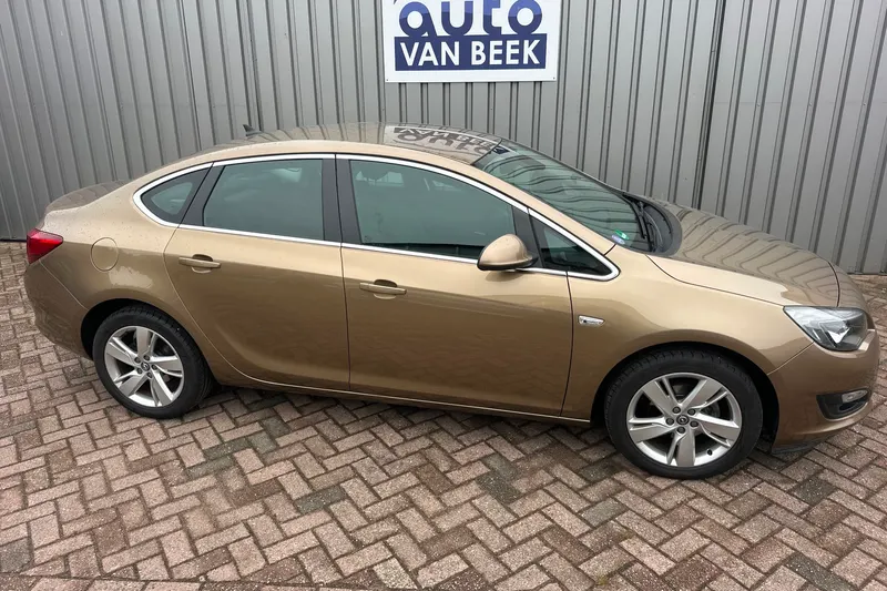 Opel Astra (2013)