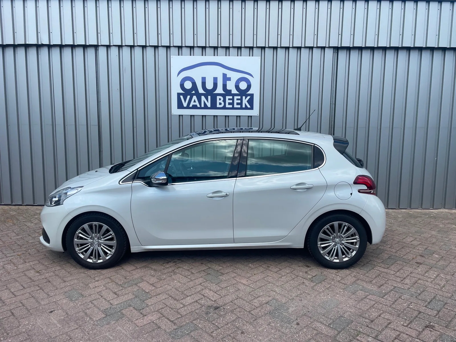 Peugeot 208 (2019) — foto 1