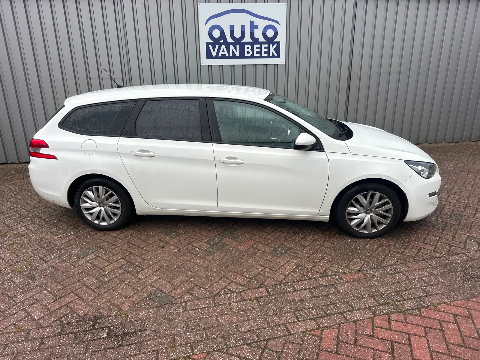 Peugeot 308 (2014) — foto 1