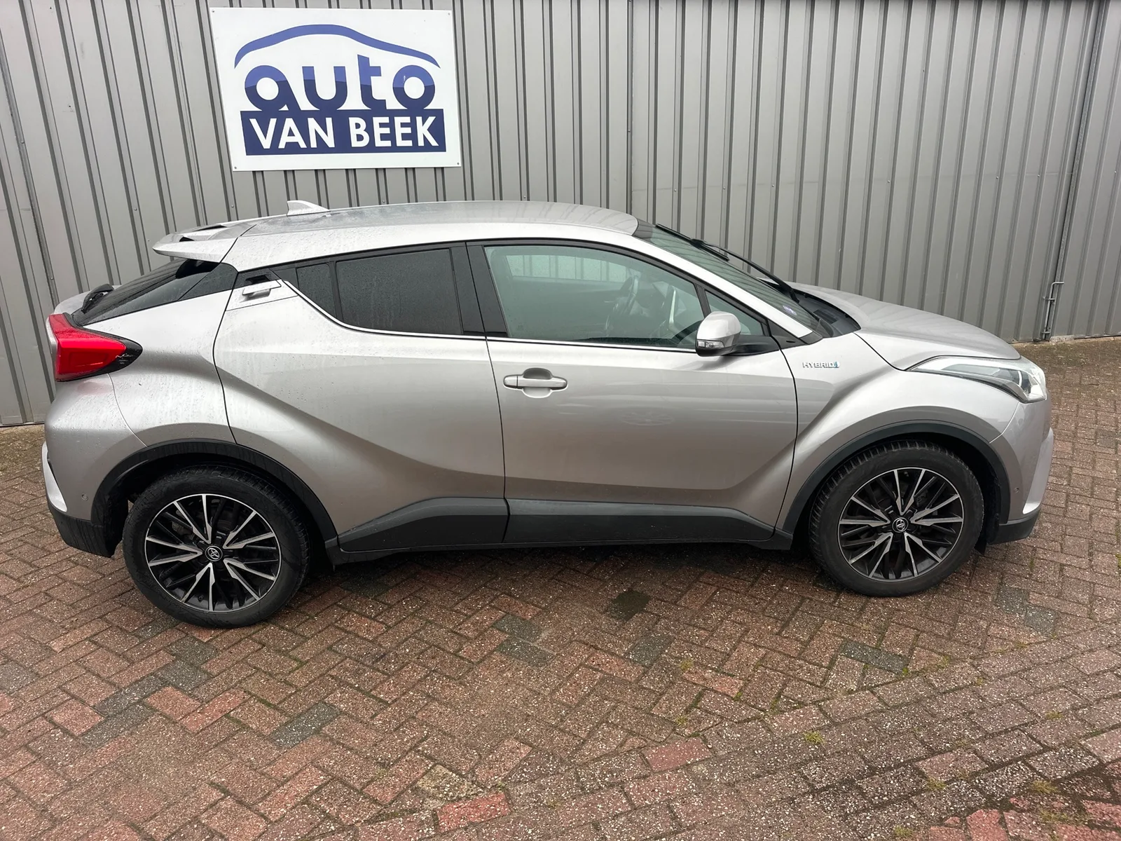 Toyota C-HR (2018) — foto 1
