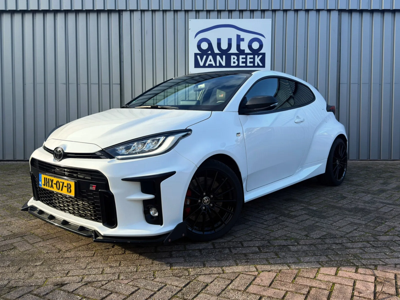 Toyota Yaris (2020) — foto 1
