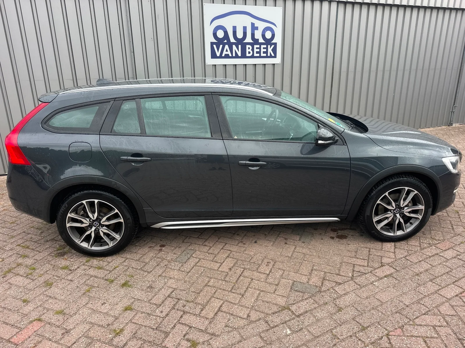 Volvo V60 (2016) — foto 1