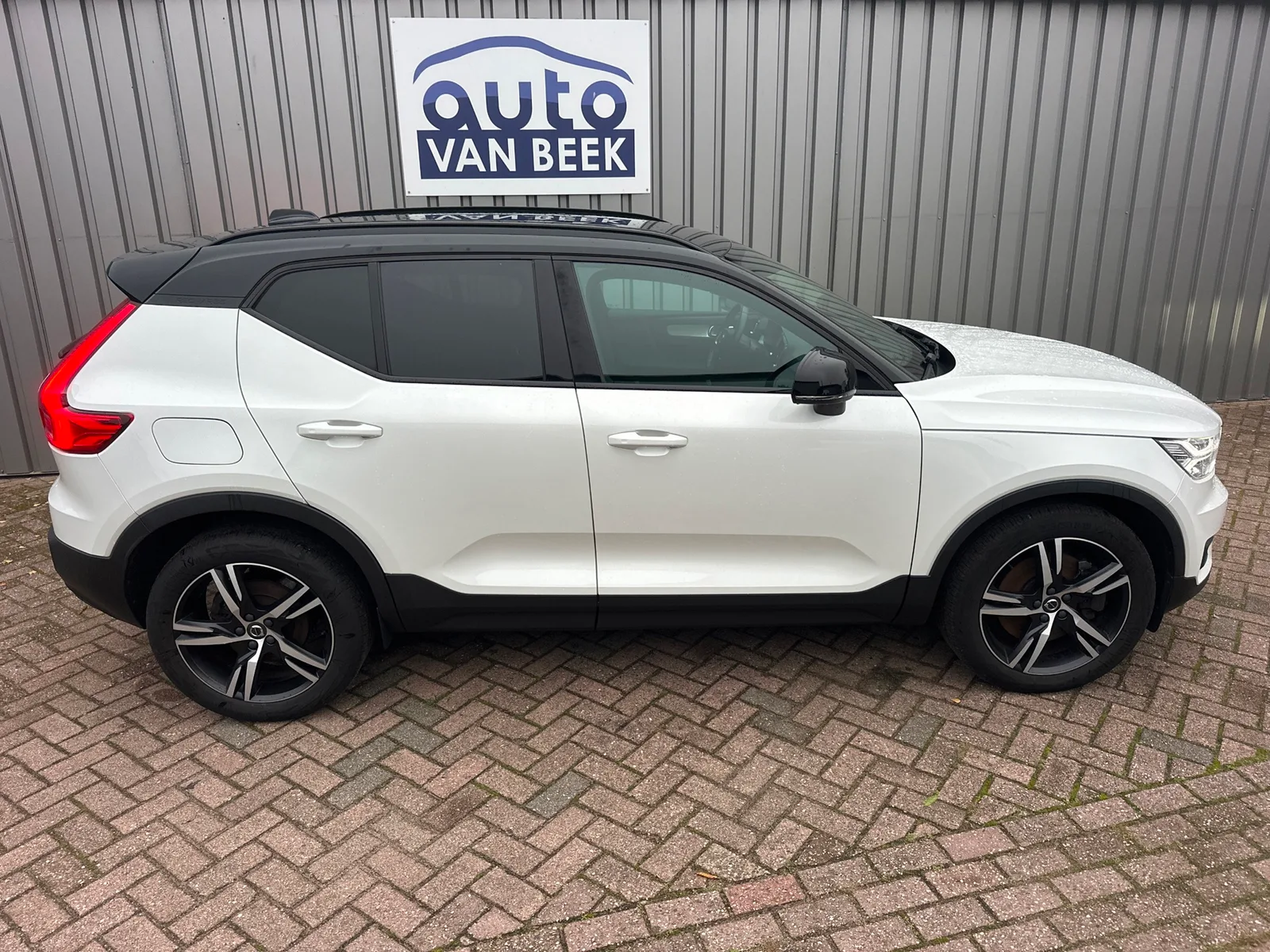 Volvo XC40 (2021) — foto 1