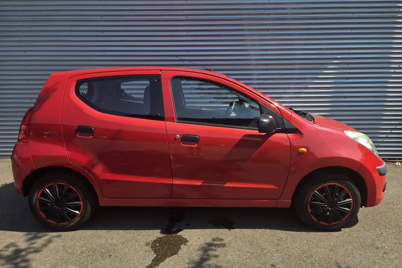 Nissan Pixo (2010)