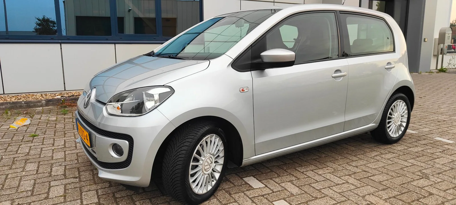 Volkswagen Up! (2013) — foto 1