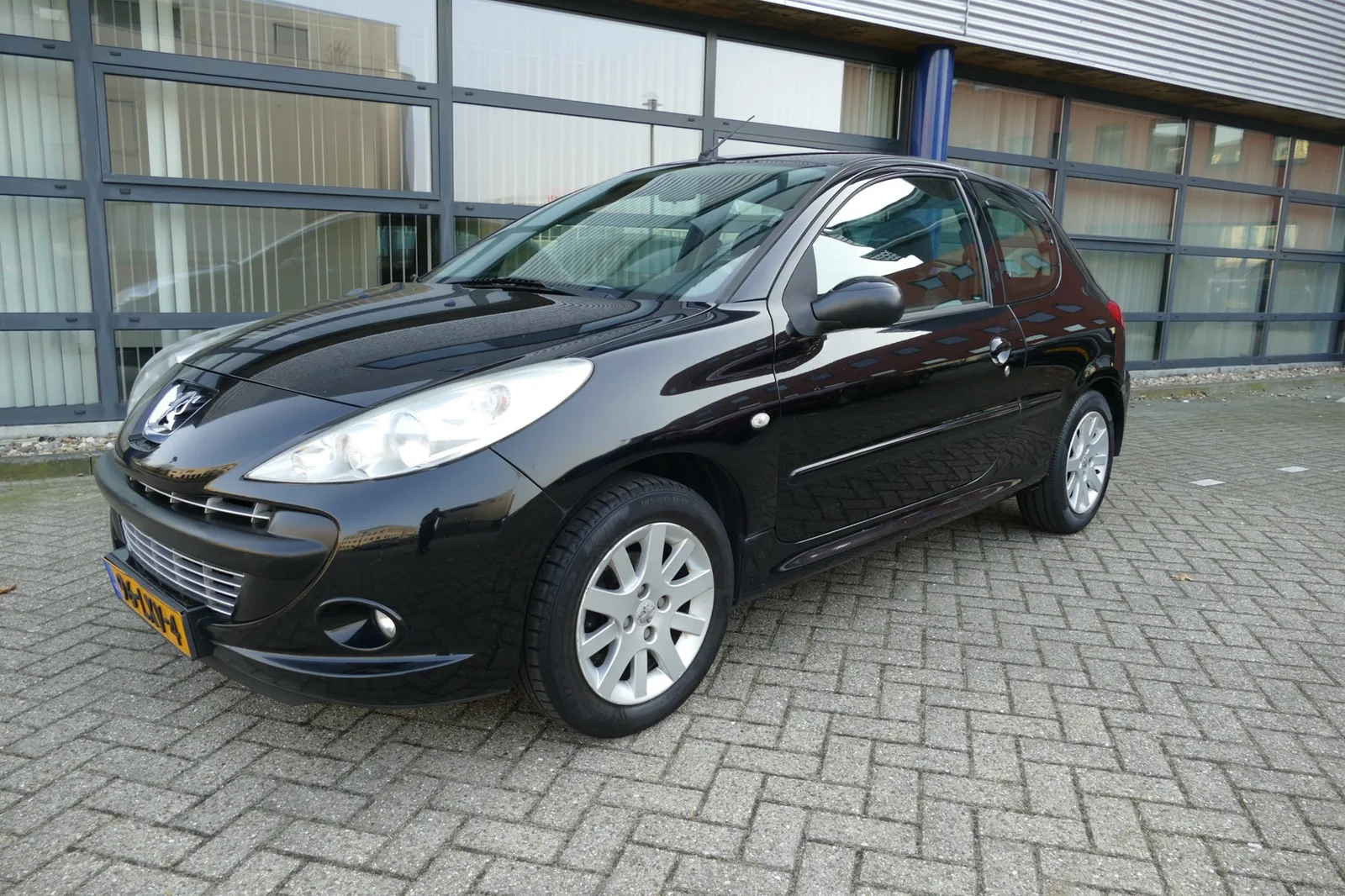 Peugeot 206 (2010) — foto 1