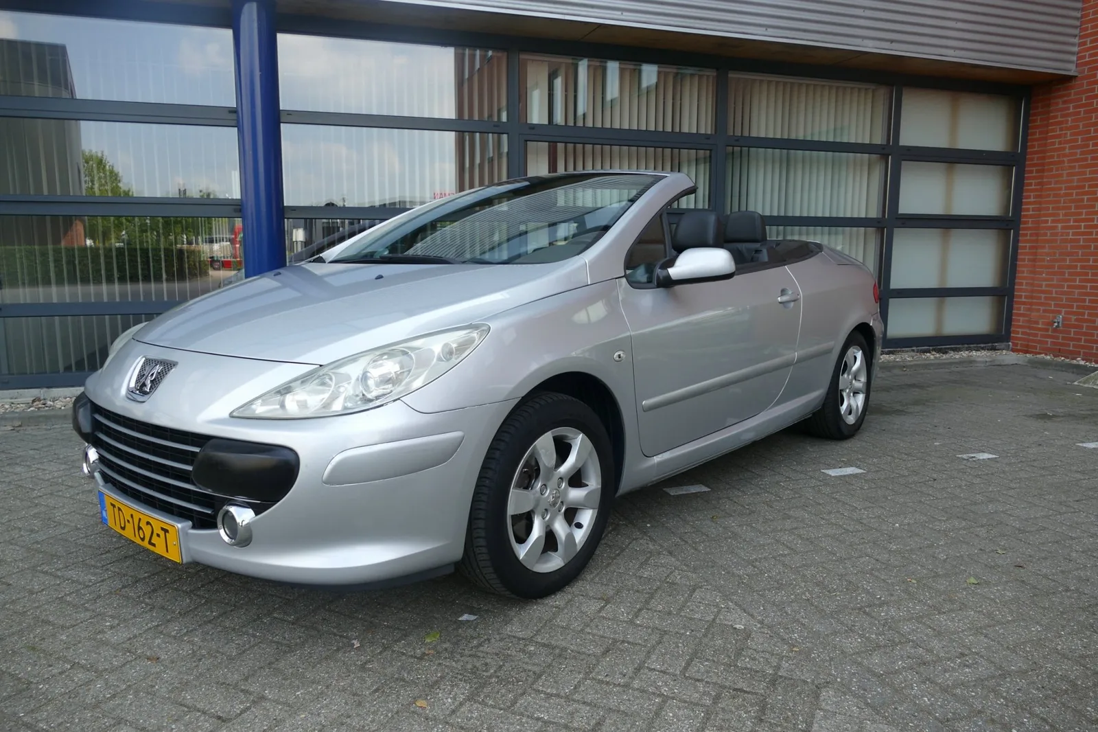 Peugeot 307 CC (2006) — foto 1