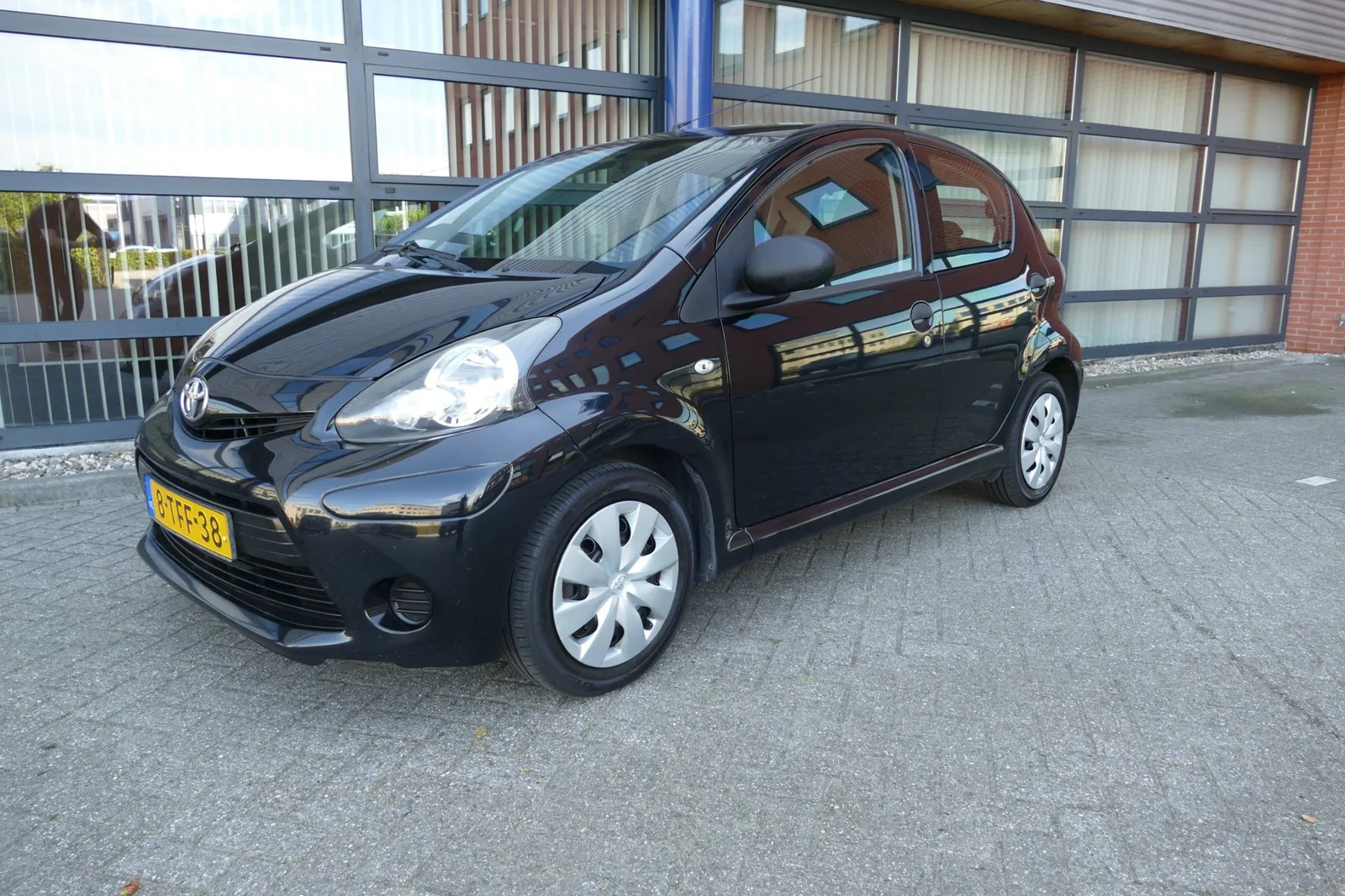 Toyota Aygo (2014) — foto 1