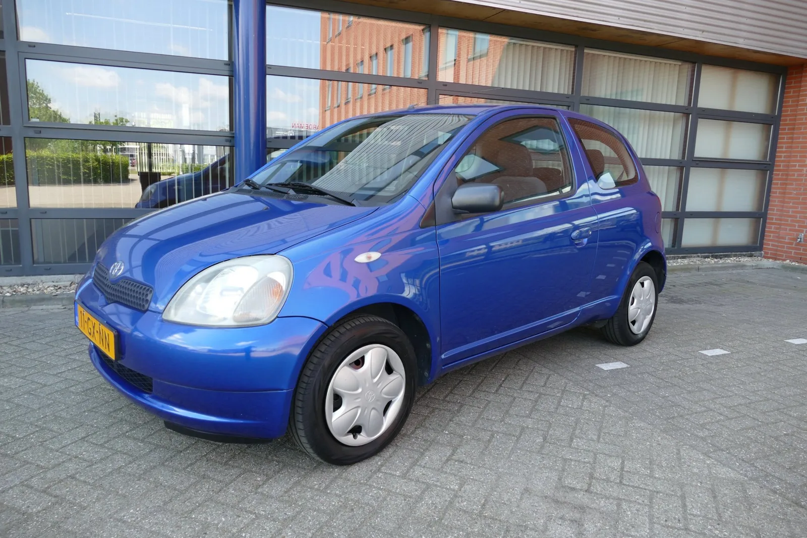 Toyota Yaris (2001) — foto 1