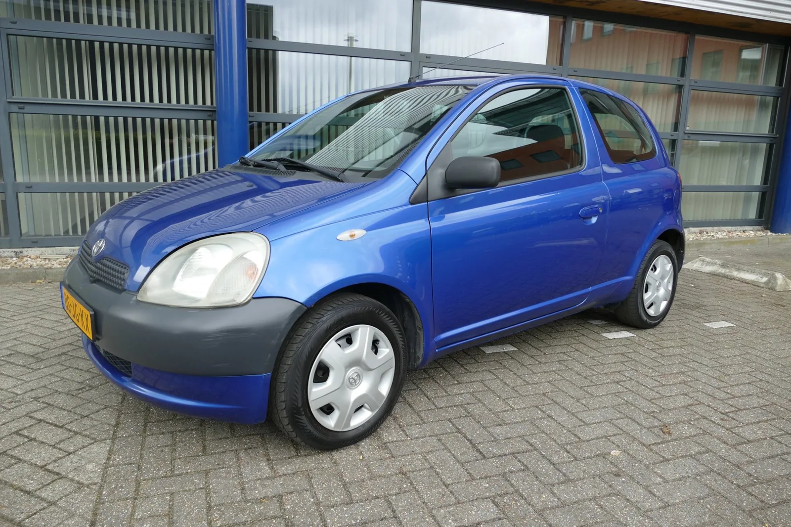 Toyota Yaris (2002) — foto 1