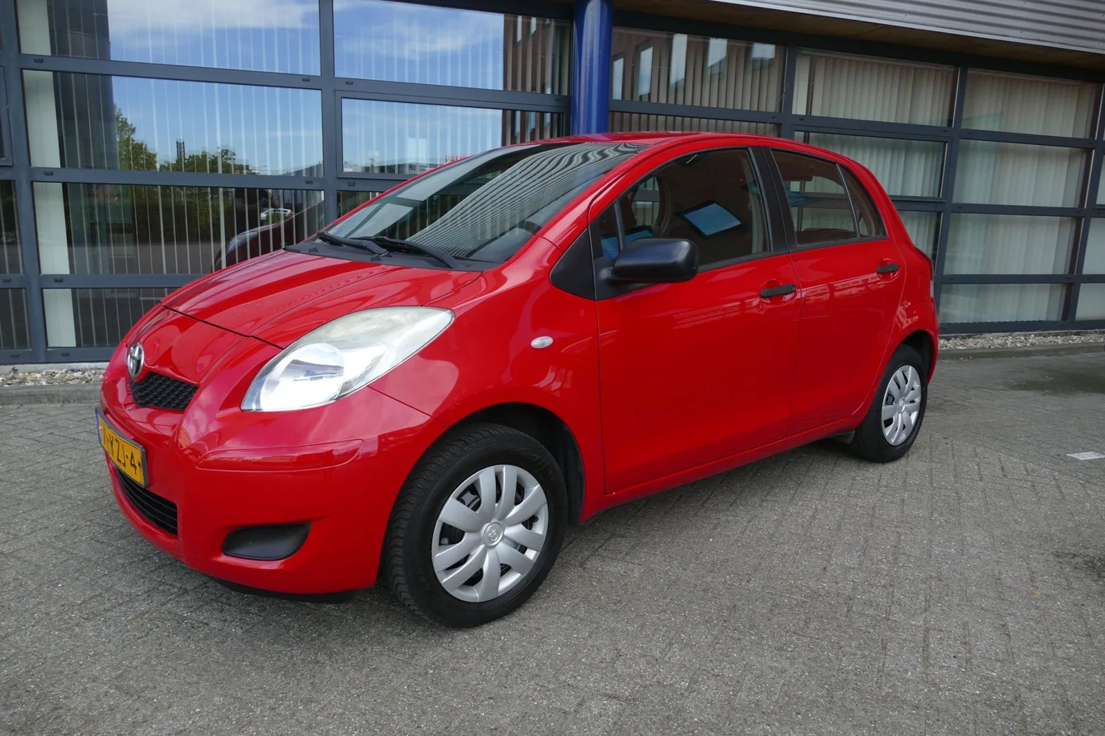 Toyota Yaris (2010) — foto 1