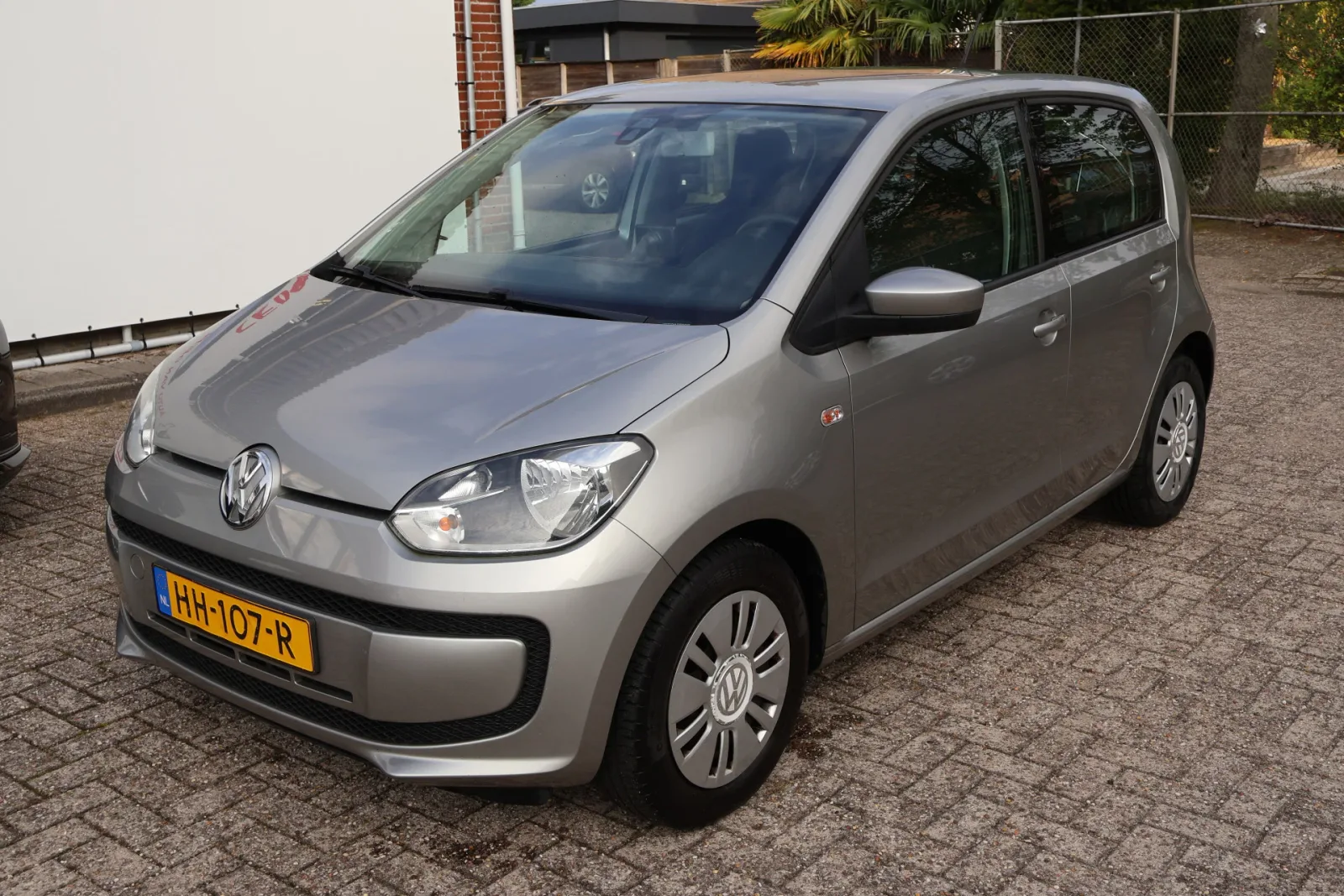 Volkswagen Up! (2015) — foto 1