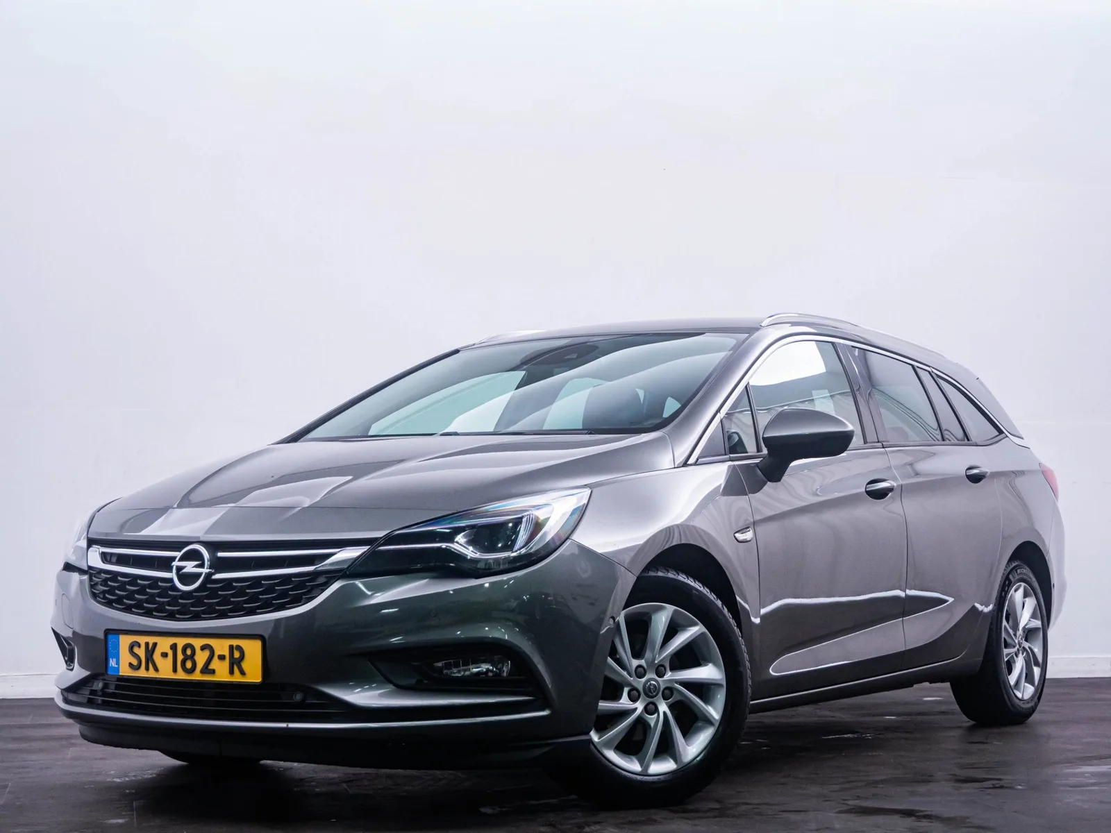 Opel Astra (2018) — foto 1