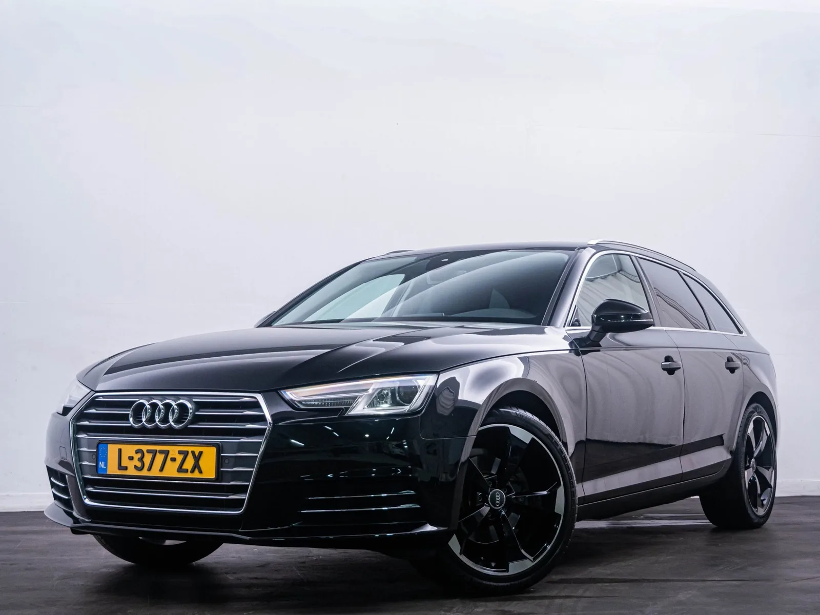Audi A4 (2018) — foto 1
