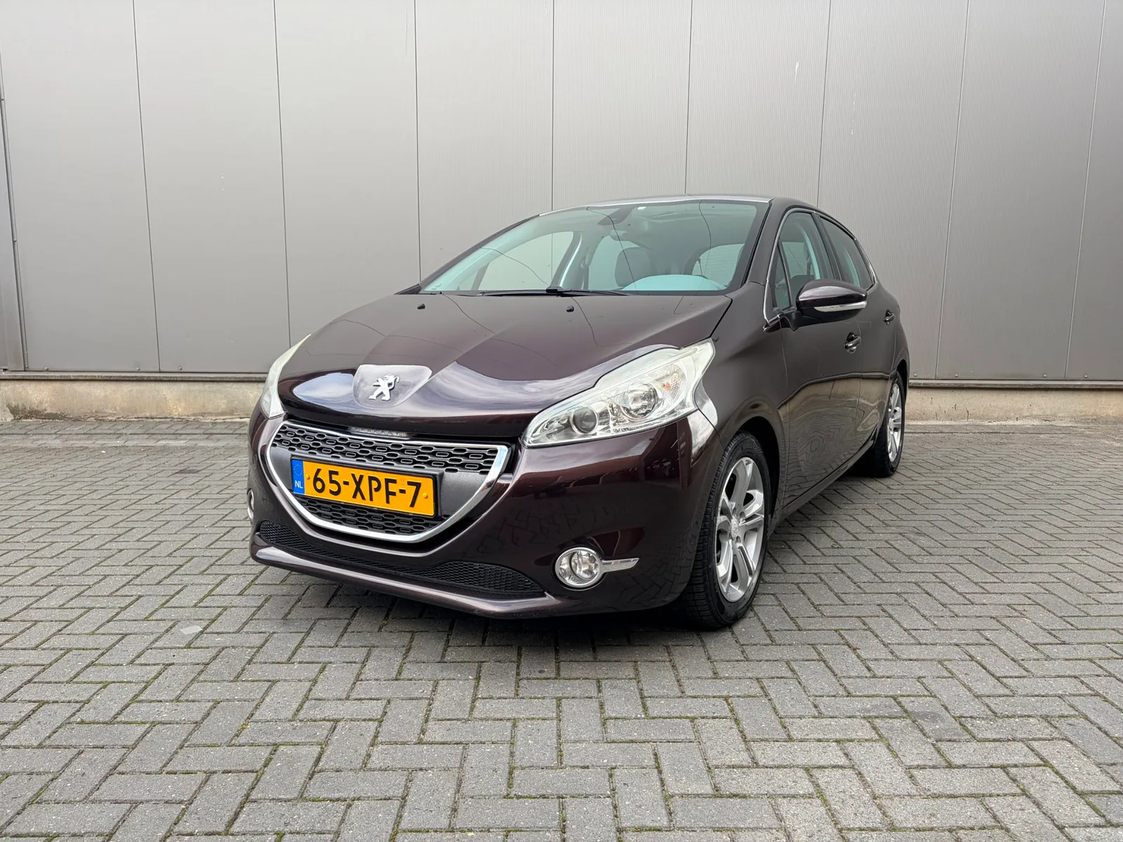 Peugeot 208 (2012) — foto 1