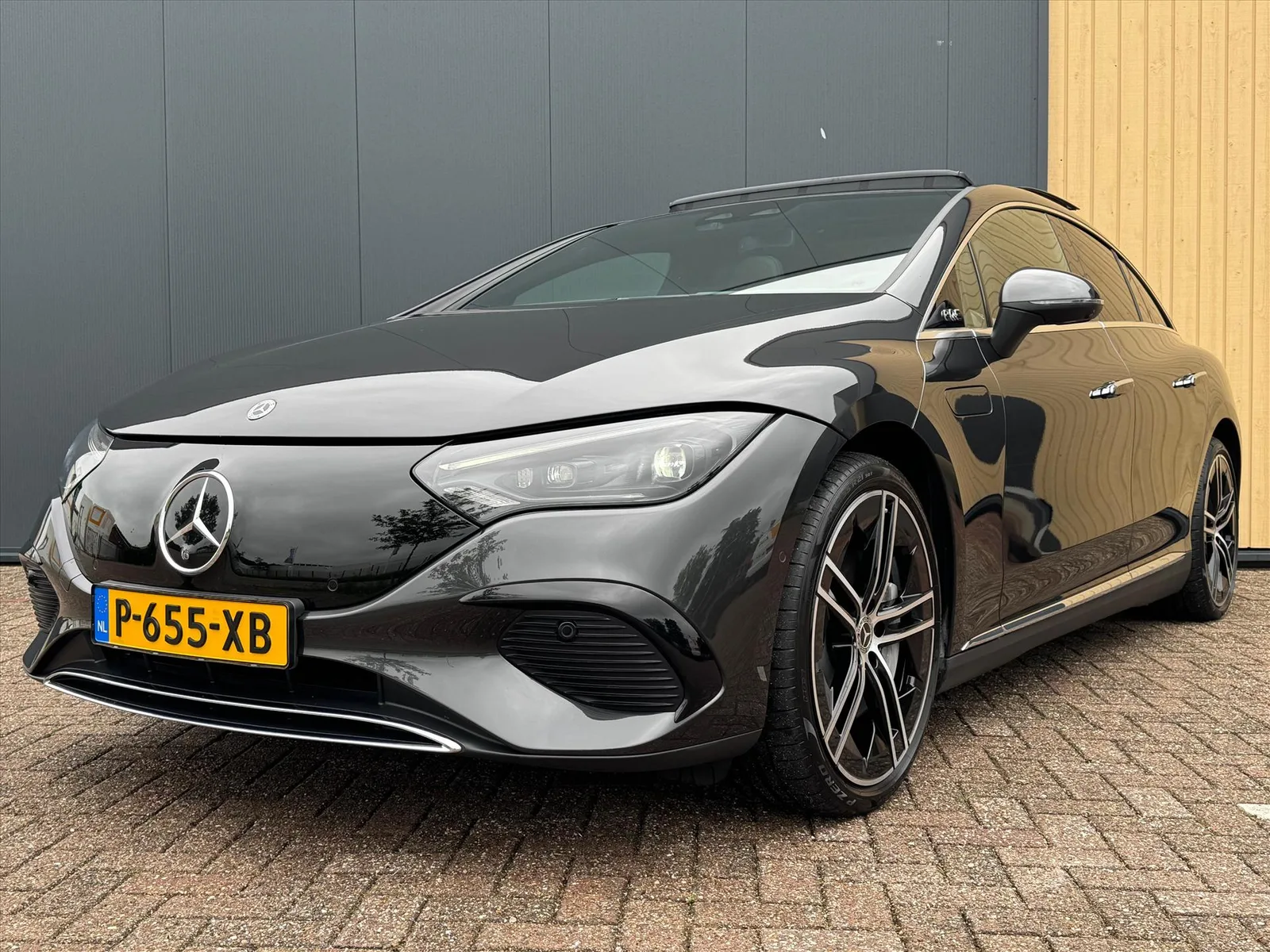 Mercedes-Benz EQE (2022) — foto 1